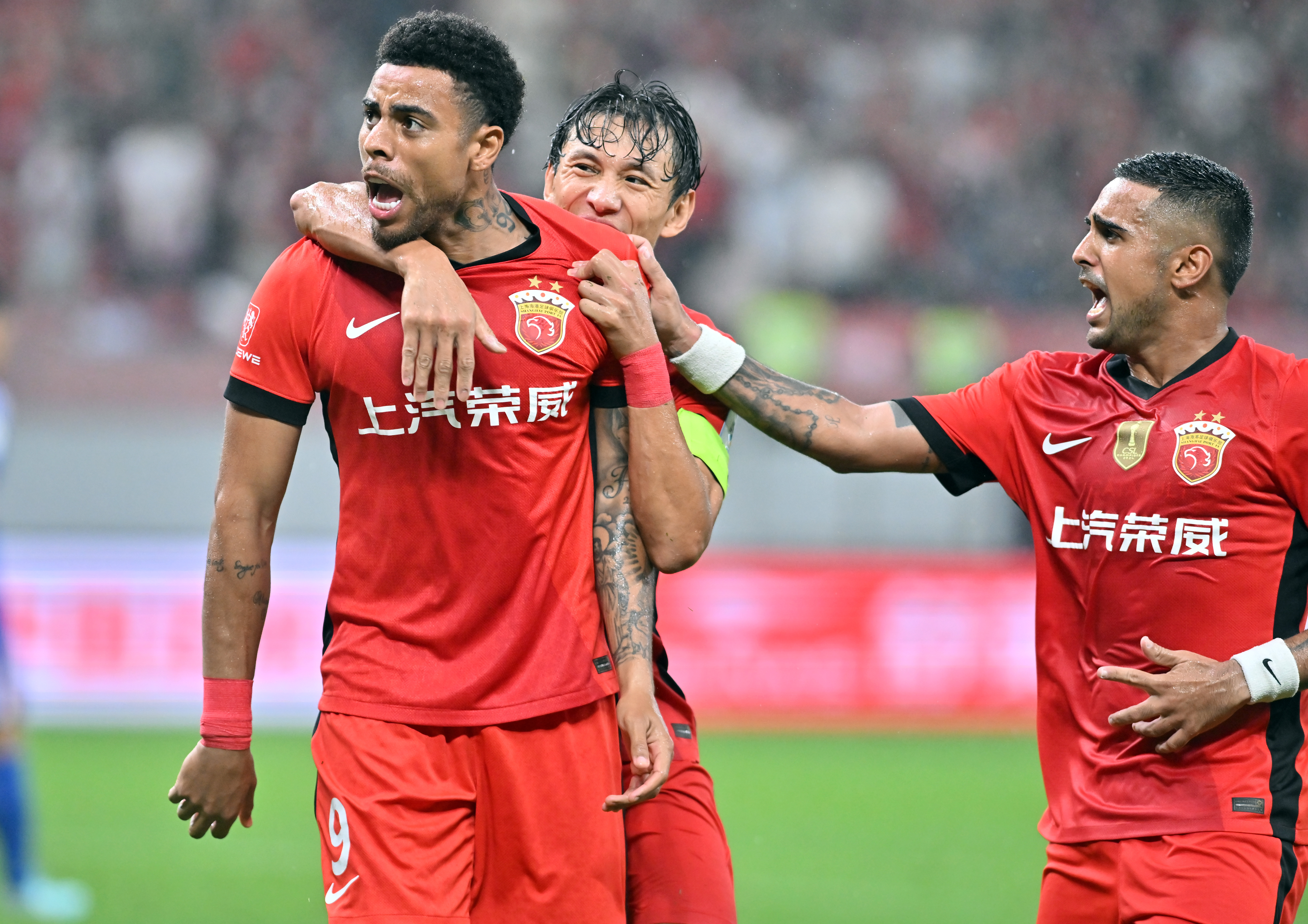 包含荷甲赛后走向成谜，底特律活塞单刀错失，引发热议，赛程密集仍需轮换的词条