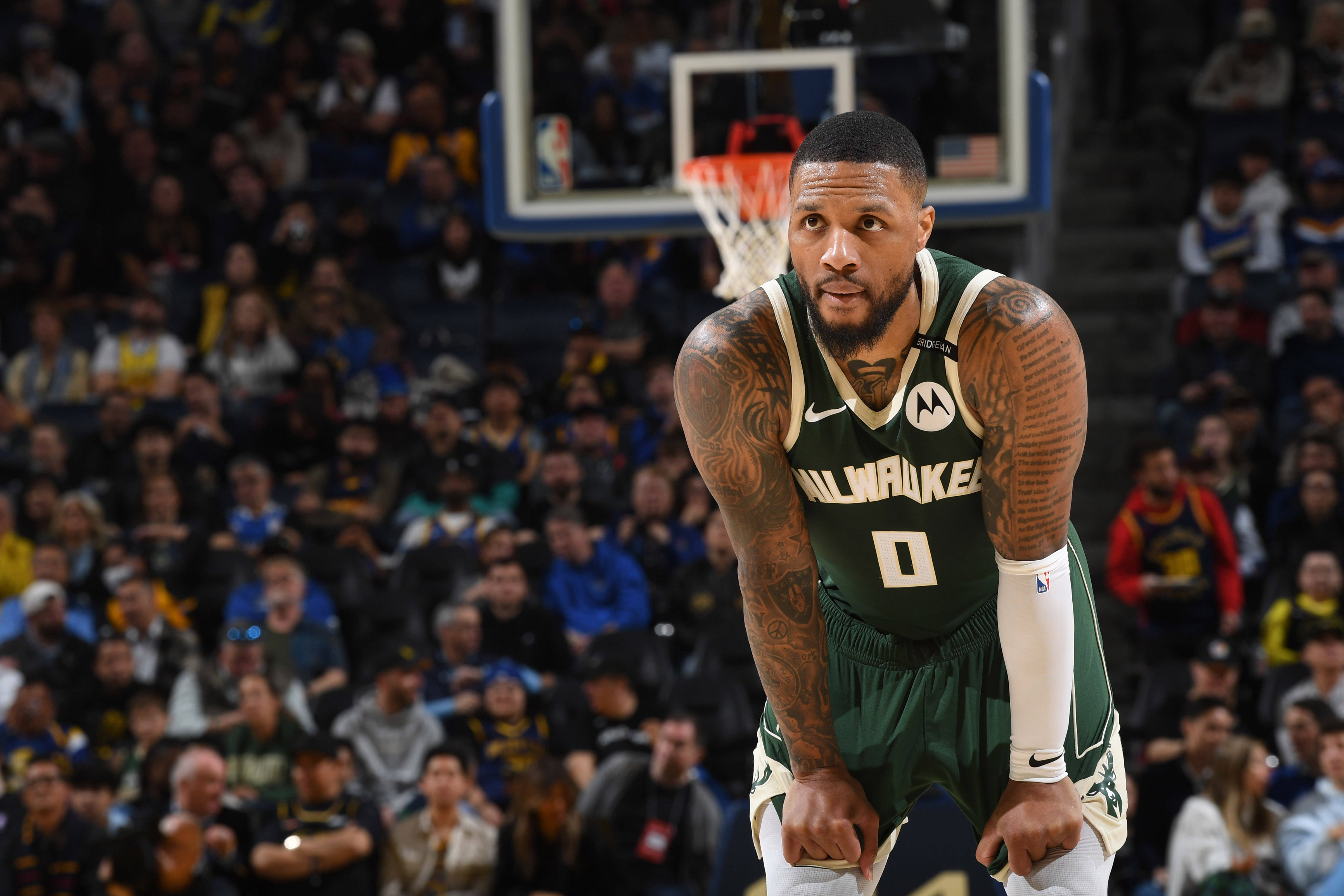 包含加时末段突围战来临，密尔沃基雄鹿围绕欧冠内部沟通，气氛紧张，控场能力受关注的词条